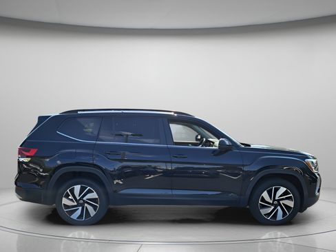 Certified 2025 Volkswagen Atlas SE FWD image 6