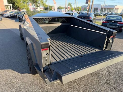 Used 2024 Tesla Cybertruck AWD Crew Cab image 31