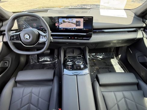 Used 2025 BMW 530i w/ Premium Package image 29