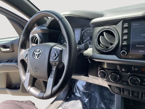 Used 2022 Toyota Tacoma TRD Off-Road AWD/4WD image 25
