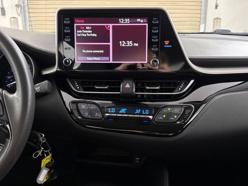 Used 2020 Toyota C-HR LE FWD image 17