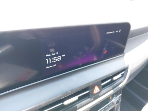 Used 2024 Kia Seltos EX FWD image 3