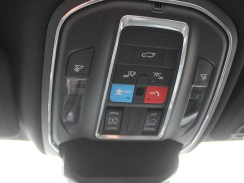 Used 2023 Jeep Grand Cherokee Altitude AWD/4WD image 12