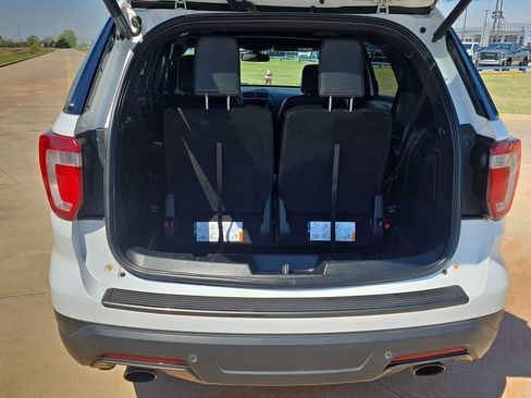 Used 2018 Ford Explorer XLT w/ Equipment Group 202A AWD/4WD image 13