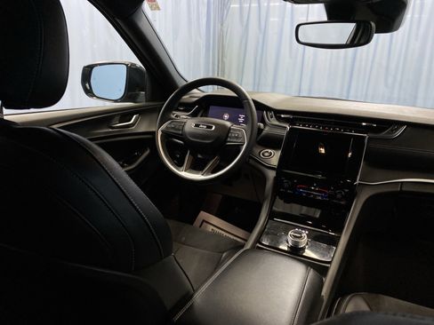 Used 2023 Jeep Grand Cherokee L Laredo image 37