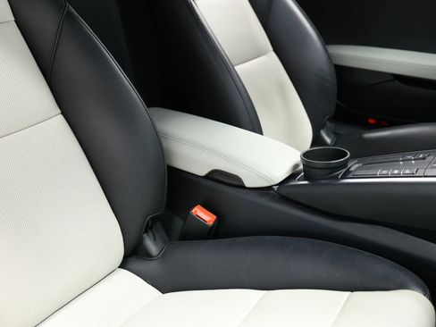 Used 2021 Porsche 718 Cayman RWD image 57