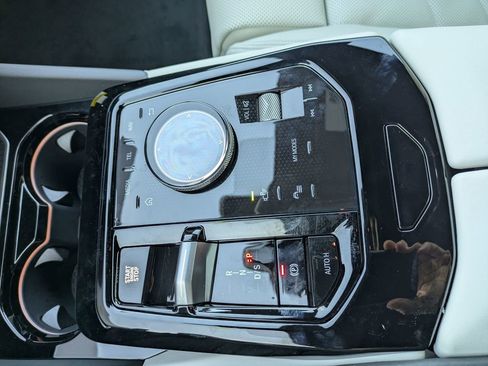 New 2026 BMW 530i xDrive w/ M Sport Package image 28