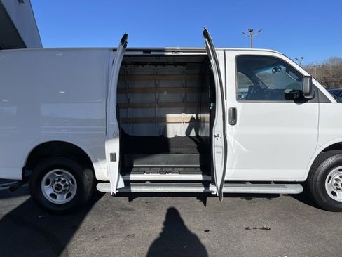 Used 2024 GMC Savana 2500 w/ Driver Convenience Package image 5