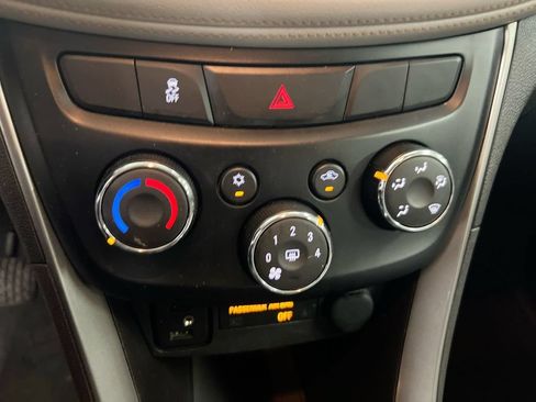 Used 2020 Chevrolet Trax LS FWD image 16