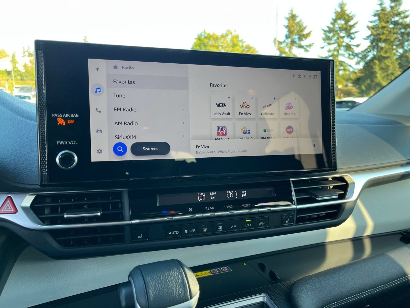 Used 2025 Toyota Sienna XLE FWD image 19