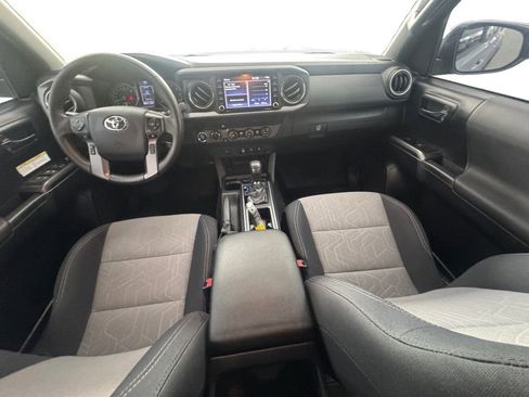 Used 2020 Toyota Tacoma TRD Off-Road image 11