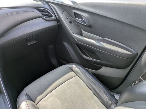 Used 2017 Chevrolet Trax LT w/ LT Convenience Package image 14