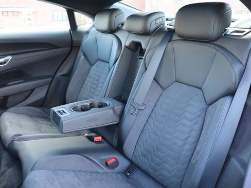 Used 2022 Audi e-tron GT Premium Plus image 15