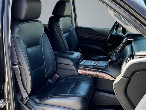 Used 2017 Chevrolet Suburban Premier AWD/4WD image 16