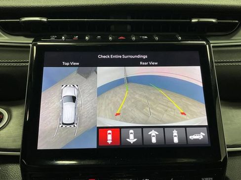 Used 2023 Jeep Grand Cherokee Limited w/ Luxury Tech Group II image 10