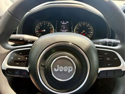 Used 2023 Jeep Renegade Latitude AWD/4WD image 17