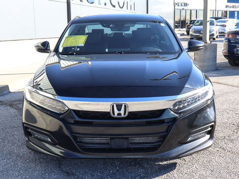 Used 2020 Honda Accord Touring image 2