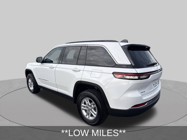 Used 2025 Jeep Grand Cherokee Laredo AWD/4WD image 6