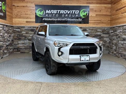 Used 2018 Toyota 4Runner SR5 image 2