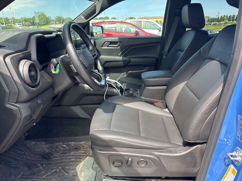 Used 2025 Chevrolet Colorado Trail Boss AWD/4WD image 5