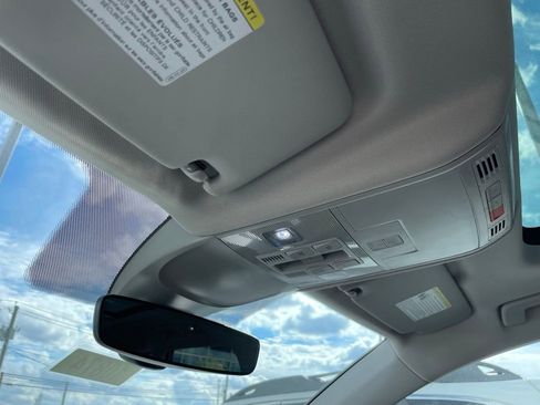 Certified 2025 Volkswagen Taos SE image 23