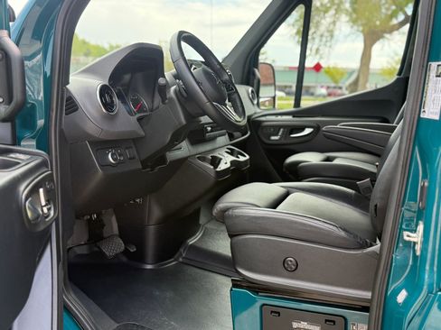 Used 2024 Mercedes-Benz Sprinter 2500 image 15
