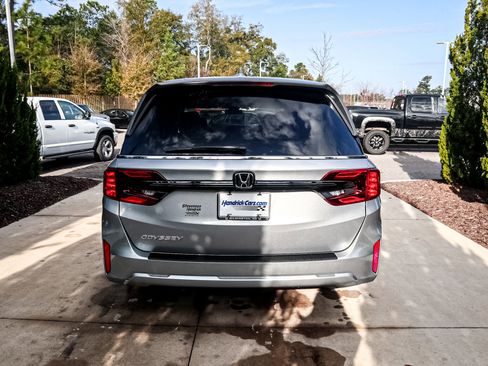 Certified 2026 Honda Odyssey EX-L image 9