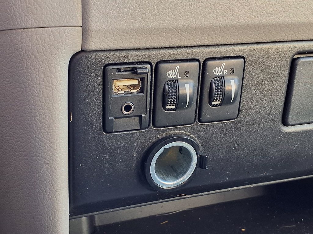 Used 2015 Toyota Sienna XLE w/ XLE Navigation Package FWD image 19