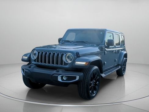 Used 2025 Jeep Wrangler Unlimited Sahara AWD/4WD image 11