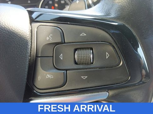 Used 2022 Buick Enclave Essence FWD image 25