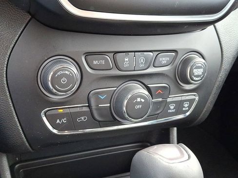 Certified 2022 Jeep Compass Limited w/ Elite Group image 18