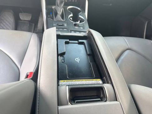 Used 2020 Toyota Highlander XLE w/ Protection Package #3 AWD/4WD image 18