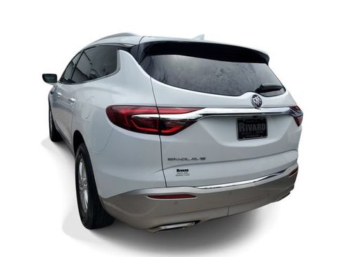 Used 2021 Buick Enclave Essence FWD image 3