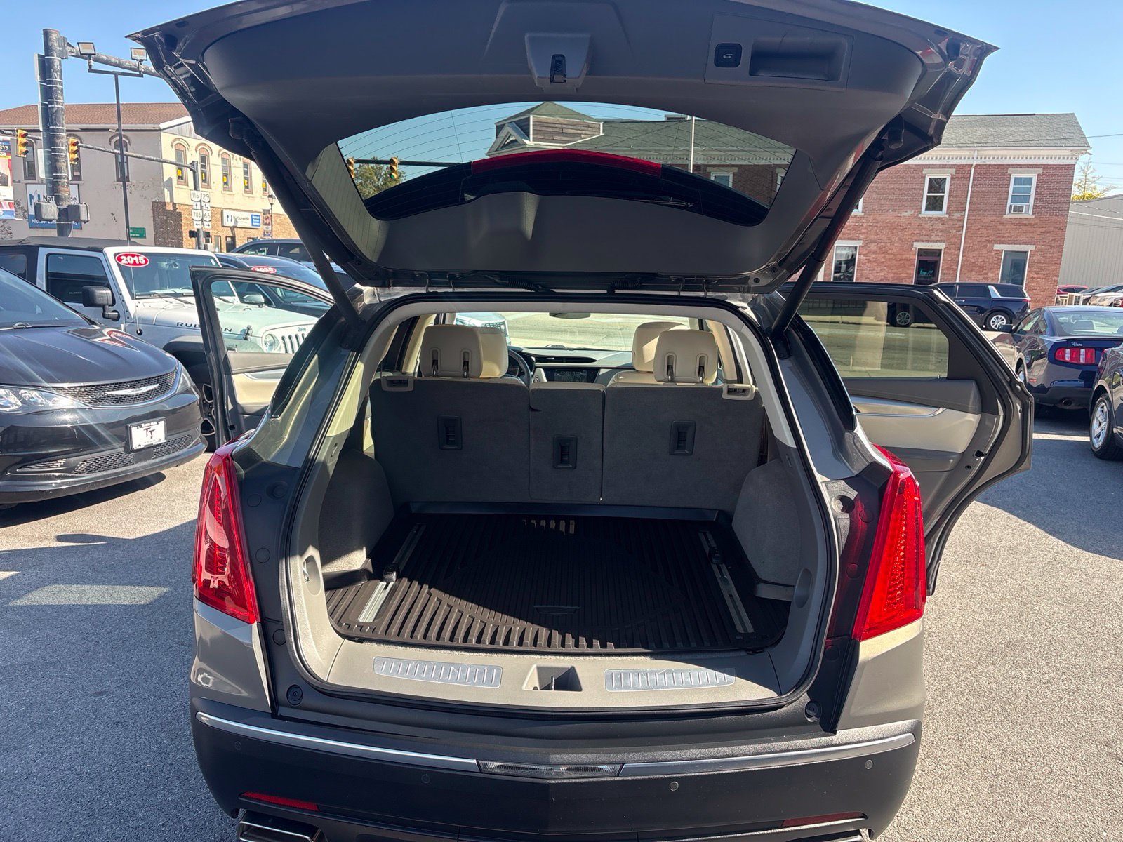 Used 2017 Cadillac XT5 Premium Luxury FWD image 17