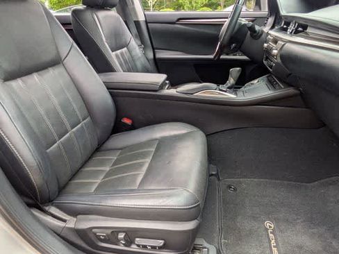 Used 2016 Lexus ES 350 w/ Luxury Package w/Wood Trim FWD image 20