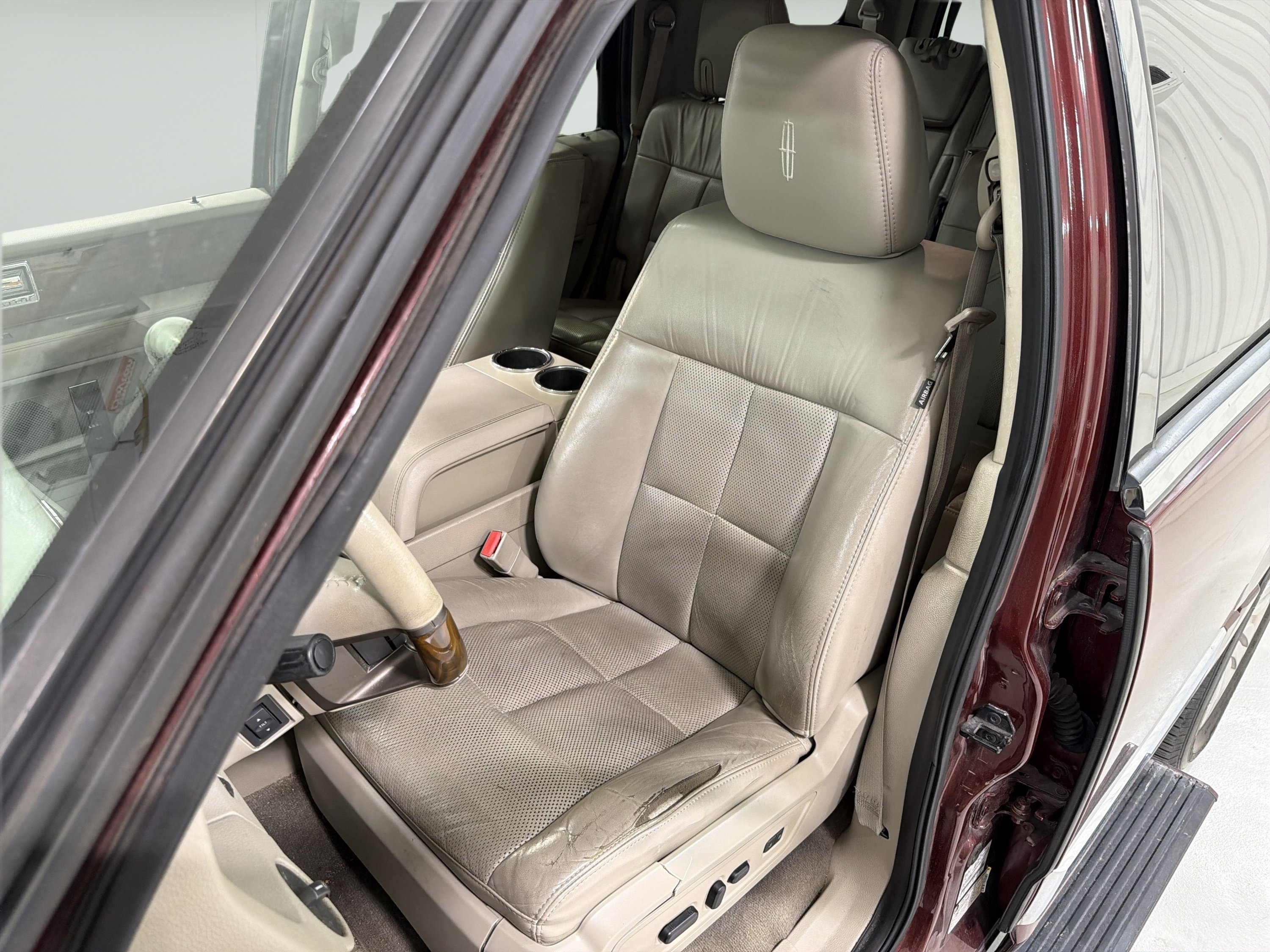 Used 2012 Lincoln Navigator 2WD image 10
