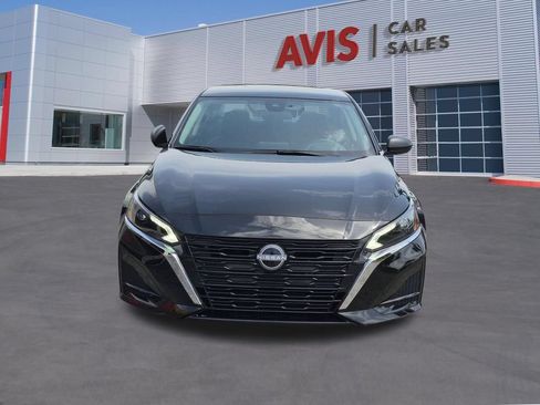 Used 2025 Nissan Altima 2.5 SV FWD image 2
