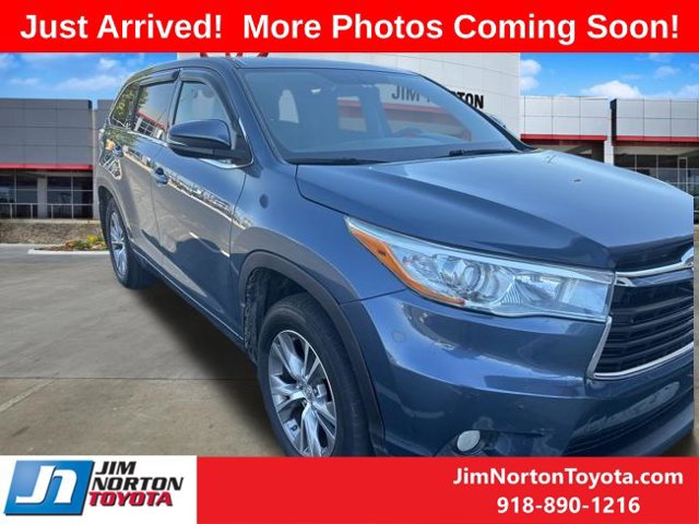 Used 2015 Toyota Highlander Plus AWD/4WD image 1