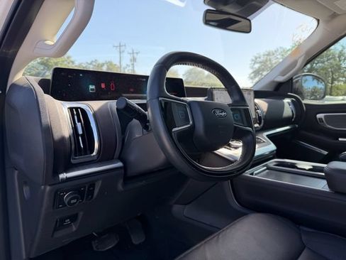 Used 2025 Ford Expedition Platinum w/ Platinum Ultimate Package AWD/4WD image 10