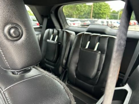 Used 2017 Ford Explorer XLT w/ Equipment Group 202A AWD/4WD image 16