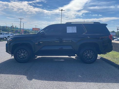Used 2026 Toyota 4Runner SR5 AWD/4WD image 4