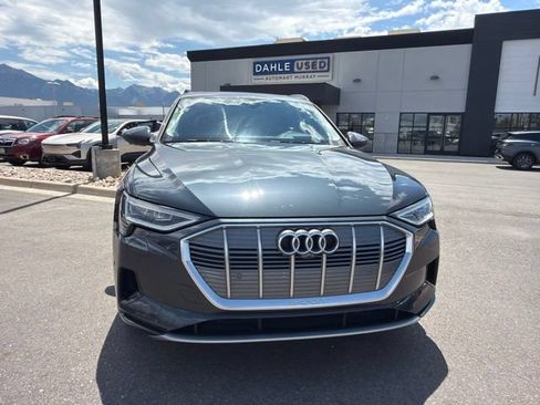 Used 2019 Audi e-tron Prestige w/ Prestige Package AWD/4WD image 2