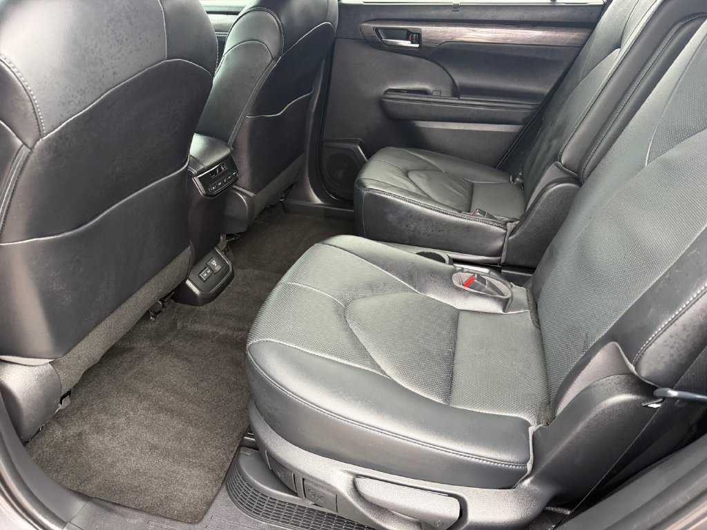 Used 2023 Toyota Highlander Limited AWD/4WD image 14