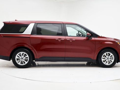 Used 2024 Kia Carnival LX image 3