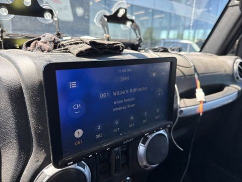 Used 2016 Jeep Wrangler Unlimited Rubicon AWD/4WD image 7