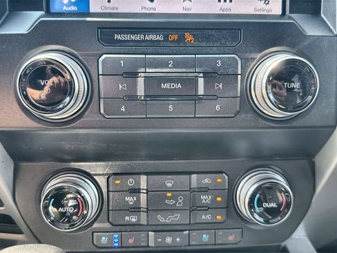 Used 2019 Ford F150 Lariat w/ Equipment Group 502A Luxury AWD/4WD image 17