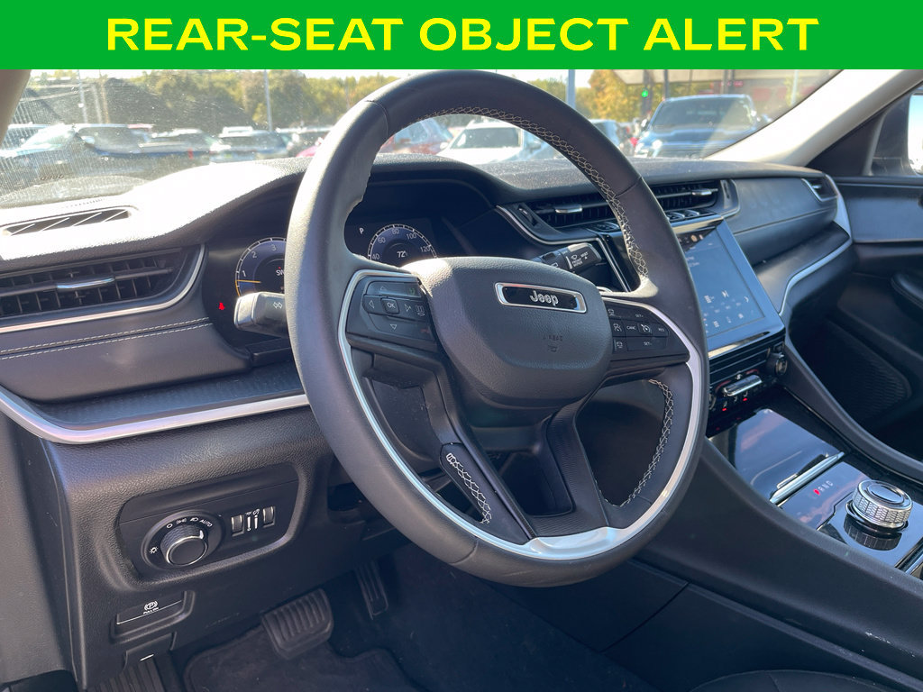 Used 2023 Jeep Grand Cherokee Laredo AWD/4WD image 16