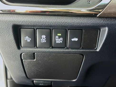 Used 2018 Toyota Avalon XLE Premium w/ Carpet Mat Package image 10