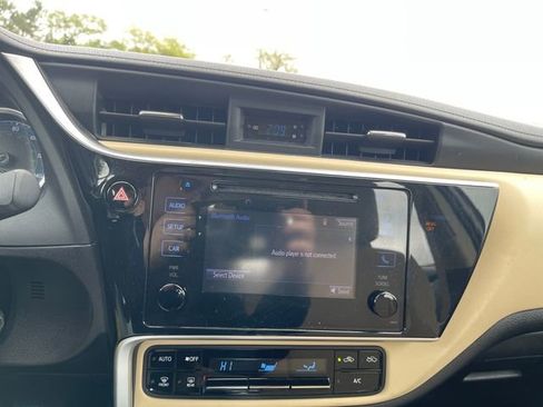 Used 2019 Toyota Corolla LE w/ Body Protection Package FWD image 22