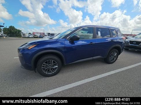 Used 2023 Nissan Rogue S FWD image 1
